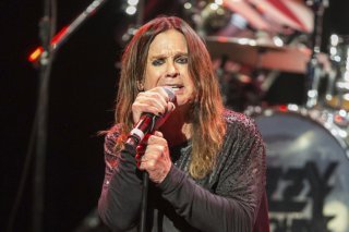 Le Britannique Ozzy Osbourne, légende du heavy metal et leader du groupe Black Sabbath, est mort à l'âge de 76 ans. Ici, une photo de 2014. (archives) KEYSTONE/AP Invision/PAUL A. HEBERT